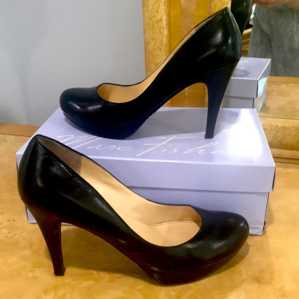 Black Marc fisher platform